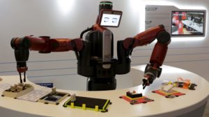 Robot con occhi che rappresenta il deep coding