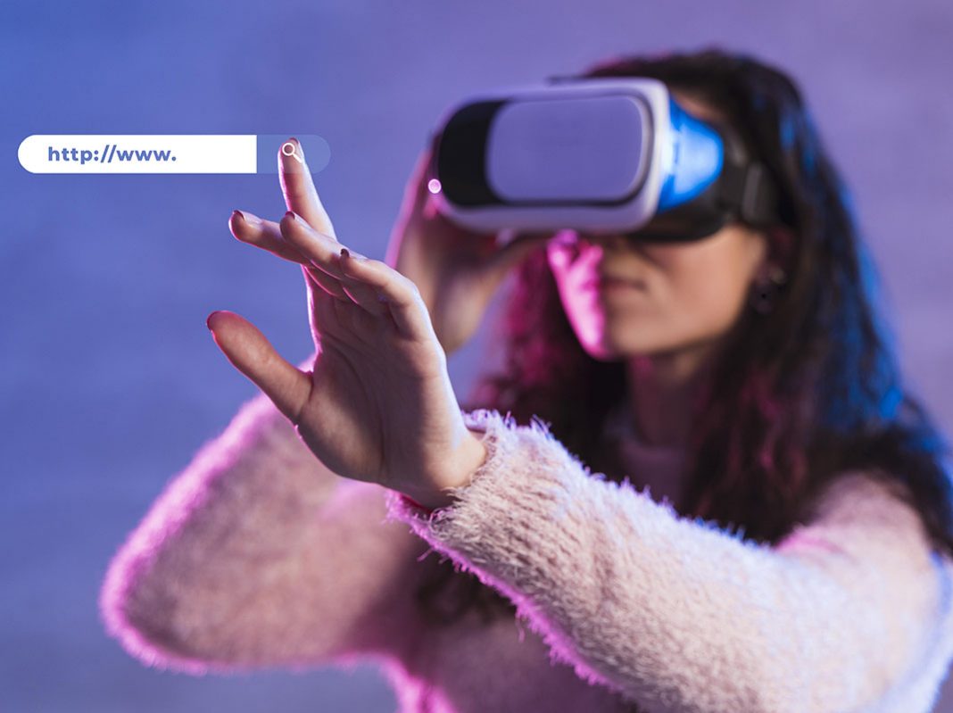 Inclusività e tecnologia, ragazza che indossa visore per la realtà aumentata